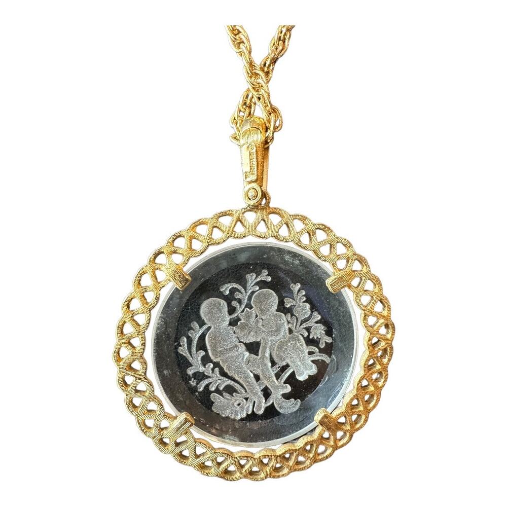 Crown Trifari Gemini Twins Vintage Clear Etched Medallion and Necklace - Picture 3 of 6